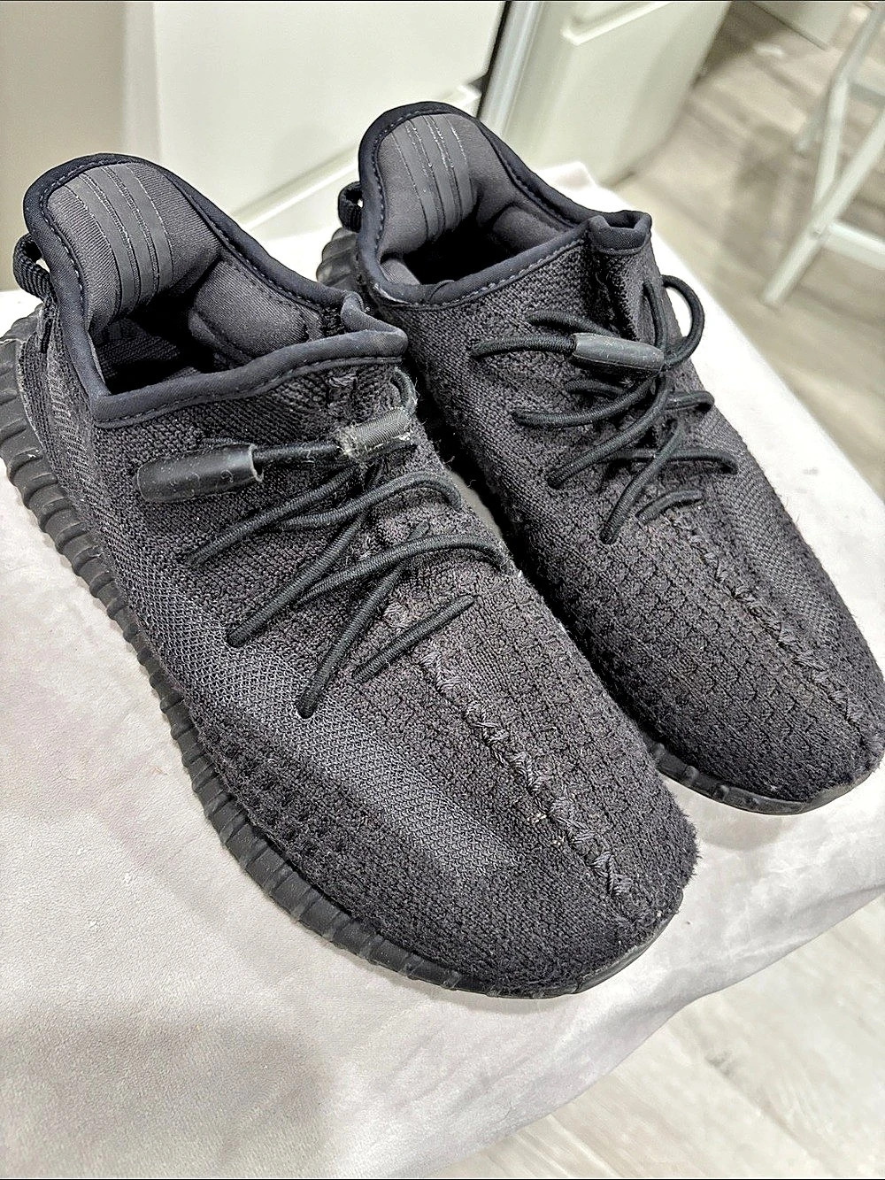 Kids adidas size 3 1/2 Yeezy Boost 350 V2 Black Static (Reflective / Non-Reflec